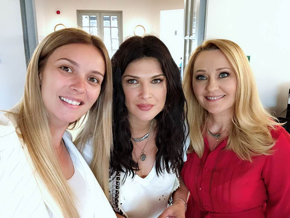 Elena Lasconi, mărturii sfâșietoare despre primul mariaj: “Aș fi divorțat a doua zi”. Ce îi facea primul soț vedetei de la Pro TV