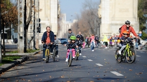 Se intampla chiar acum in Bucuresti, pe Bulevardul Kiseleff! Nu exista limita de varsta si poti participa si tu