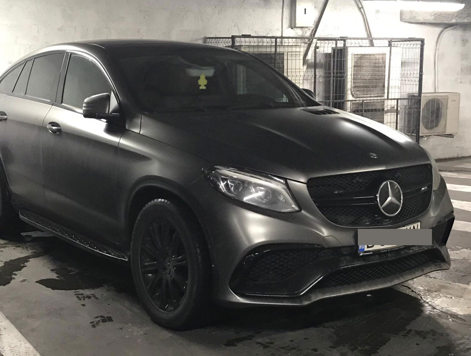 În urmă cu doar câteva luni, Dennis Man a plătit 100.000 de euro pe un Mercedes-AMG GLE 43 4MATIC