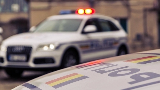 Urmărire ca-n filme pe străzile din Suceava. Pe cine au găsit polițiștii la volan