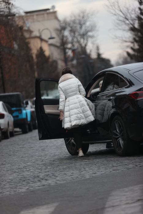 Bianca Drăgușanu a fost nevoită să găsească alt loc de parcare (Foto: CANCAN.RO)