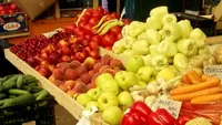 Am ales 4 mere și le-am pus pe cântar. Vânzătorul îmi zice 5.5 lei. Poveste impresionantă într-o piață din București
