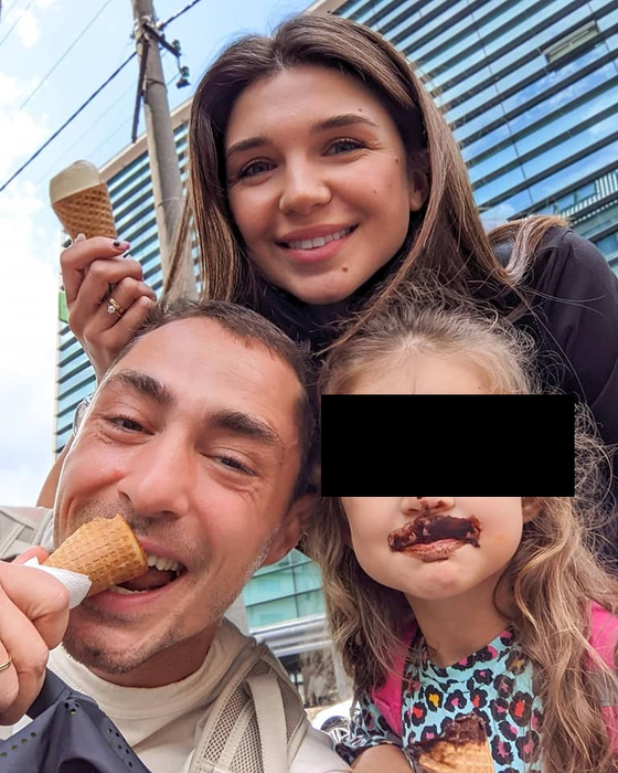 Vladimir Drăghia, alături de soția lui și de fiica lor (Foto: Instagram)