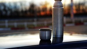 Pericolul care se ascunde în sticla reutilizabilă sau termos. Ce au descoperit cercetătorii în ea