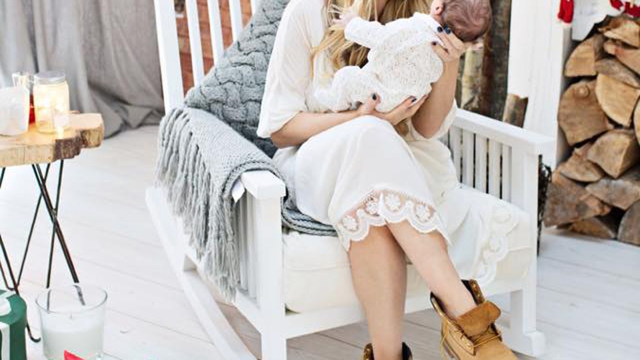 ANDREEA BĂNICĂ, apariţie senzaţională la nici două luni de când a născut! A purtat  o fustă scurtă şi...