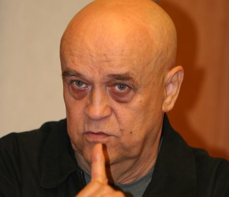 Acuzat că și-a omorât soția cu toporul și că a făcut pușcărie, Benone Sinulescu a rupt tăcerea. “Oamenii au o…”