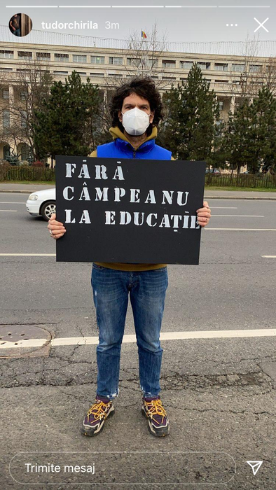 Tudor Chirilă protestează în Piașa Victoriei