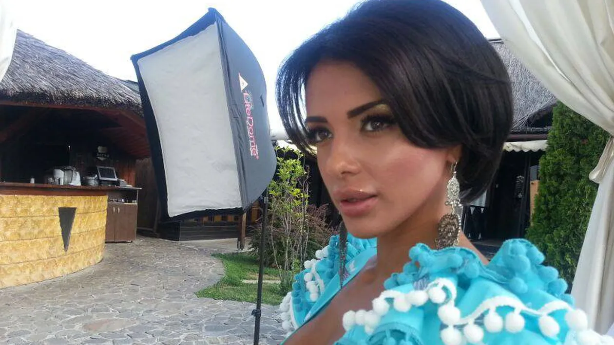 Fata cantaretei Nico este de nerecunoscut! Andra a aparut in cea mai sexy ipostaza, de dragul mamei ei