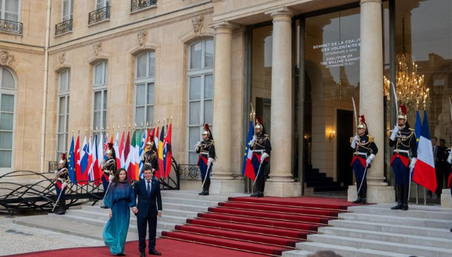 Cum s-a îmbrăcat Mirabela Grădinaru la dineul organizat de Emmanuel Macron. Imagini inedite de pe covorul roșu