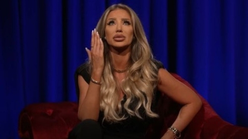 Bianca Drăguşanu cu ochii în lacrimi la TV. Ce a povestit blondina despre copilăria sa
