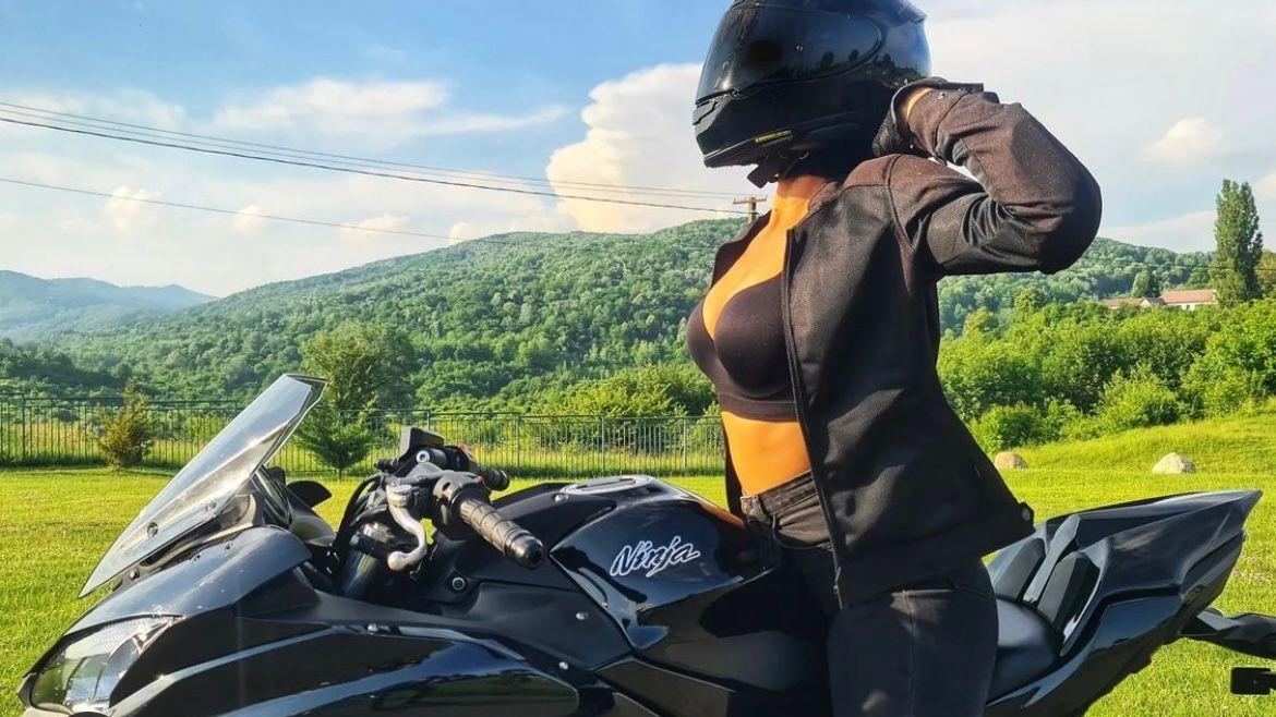 O tânăra a murit după ce a căzut cu motorul, pe șoseaua Pipera. Alexandra s-a stins din viaţa sub privirile prietenului său