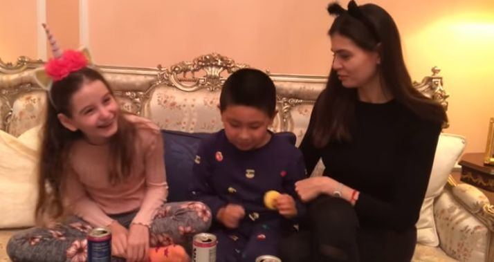 Ce bine se înţelege Monica Gabor cu fiul ei vitreg! Irinuca le-a dat testul suprem