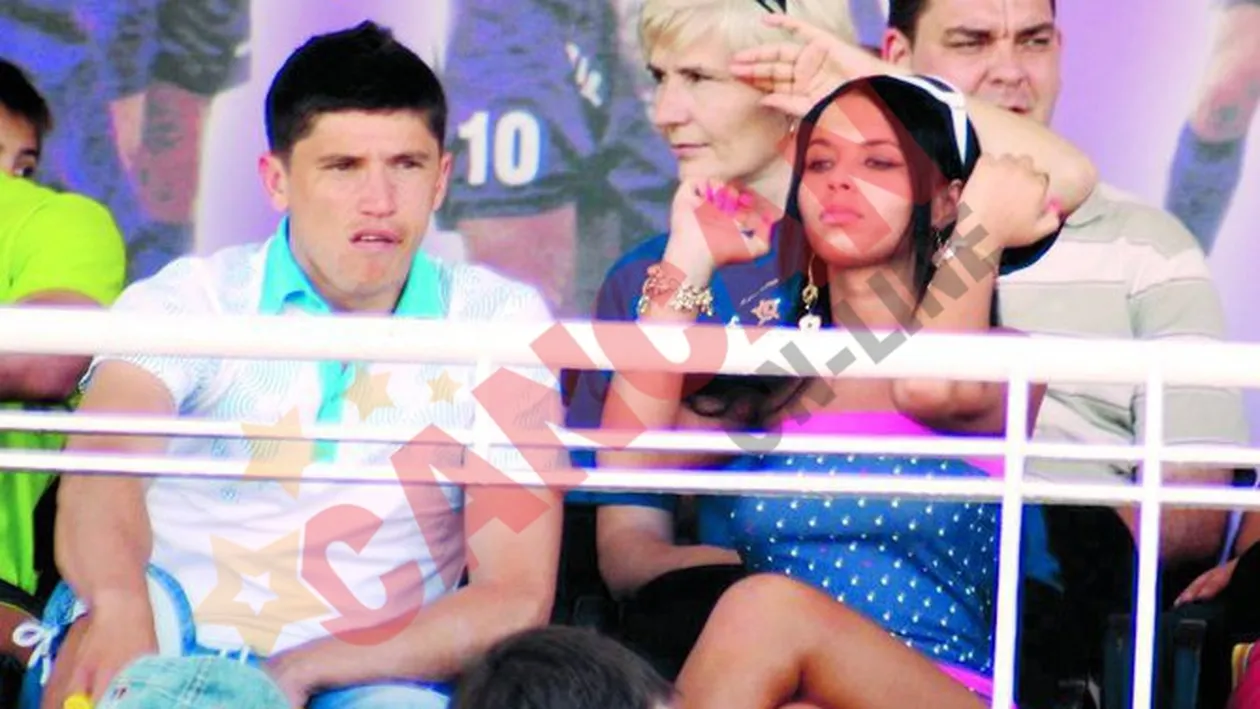 Bomba sexy l-a tapat de bani la coafor