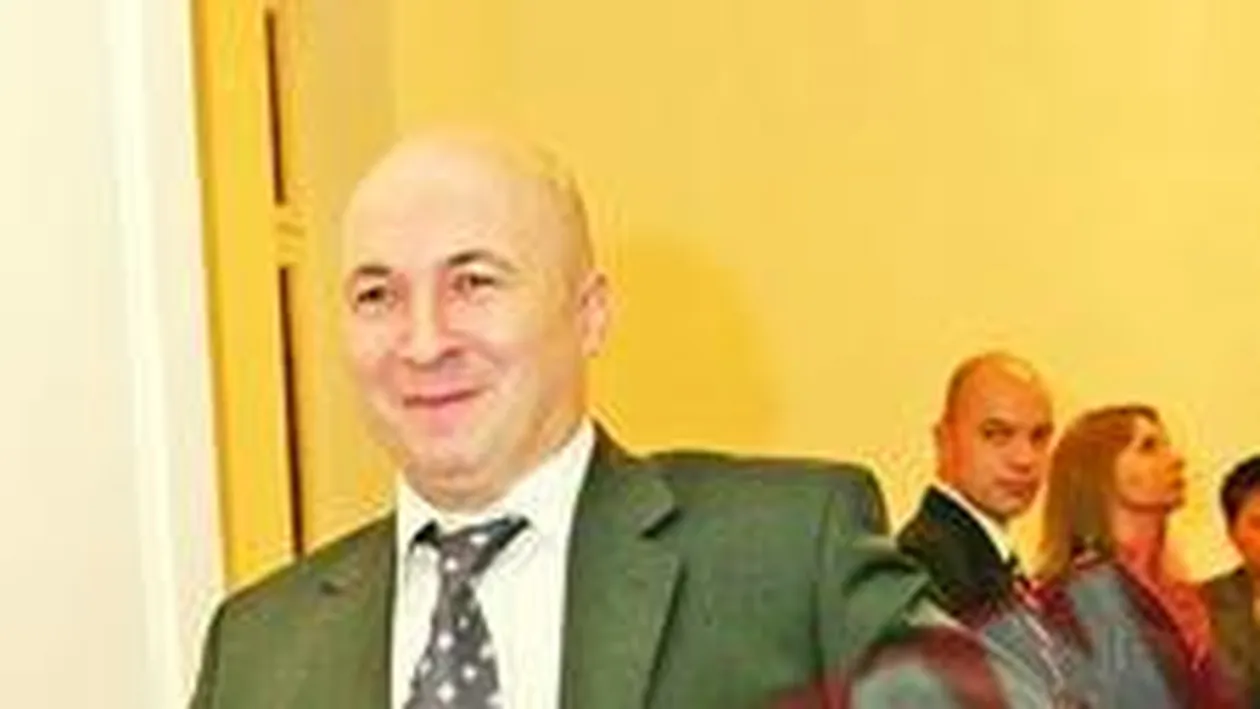 Codrin Stefanescu, alaturi de tinerii mintiti de primari