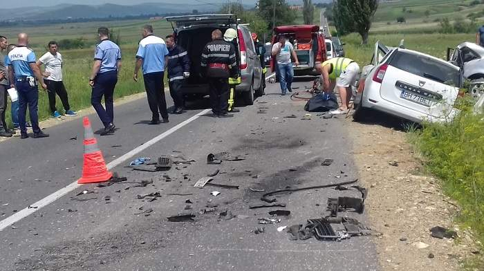 Accident mortal în Brașov! Două autoturisme s-au ciocnit frontal. Imagini înfiorătoare