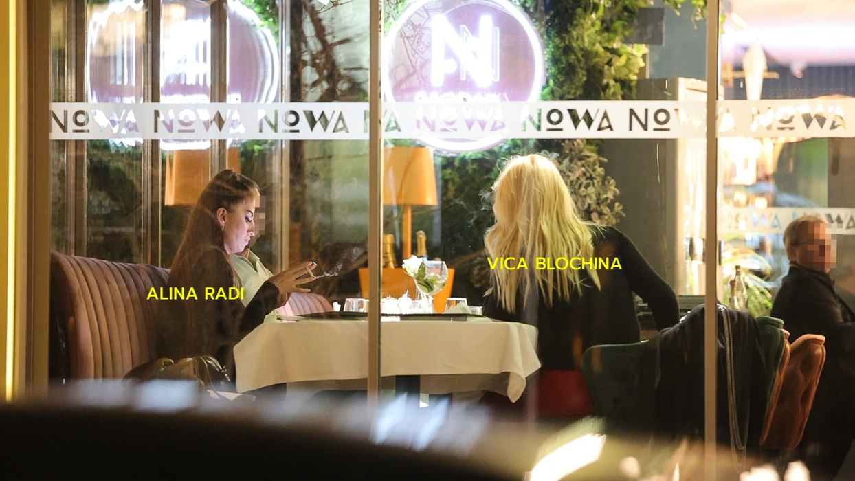 Alina Radi își verifică telefonul (SURSA FOTO: CANCAN.RO)
