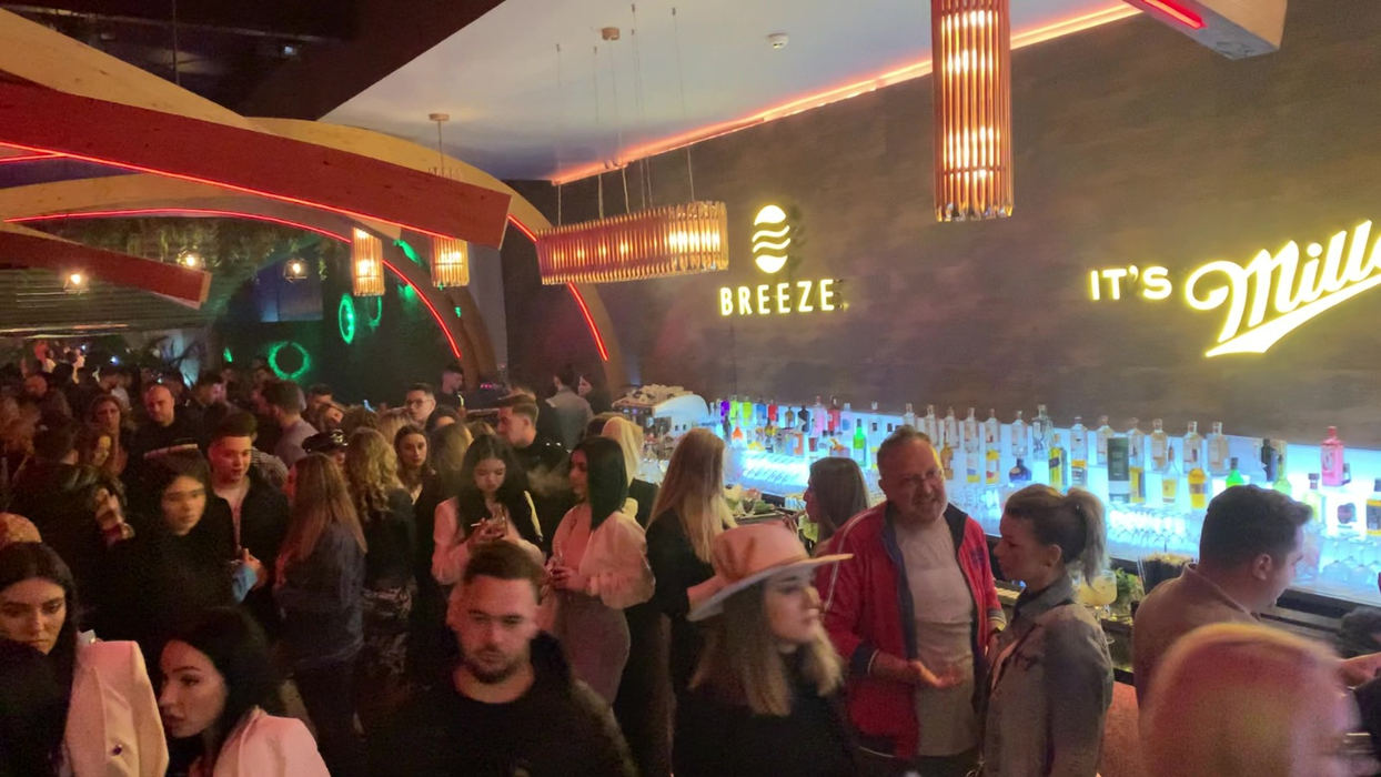 "Cartierul general" al petrecerii de 1 Mai de la Mamaia s-a mutat, de la Loft și Nuba, la Breeze (Foto: CANCAN.RO)