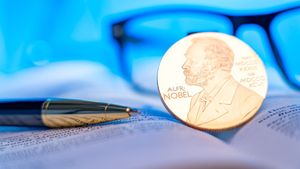 Cine este românul care a primit „Nobelul american" pentru contribuția la dezvoltarea unui tratament revoluționar