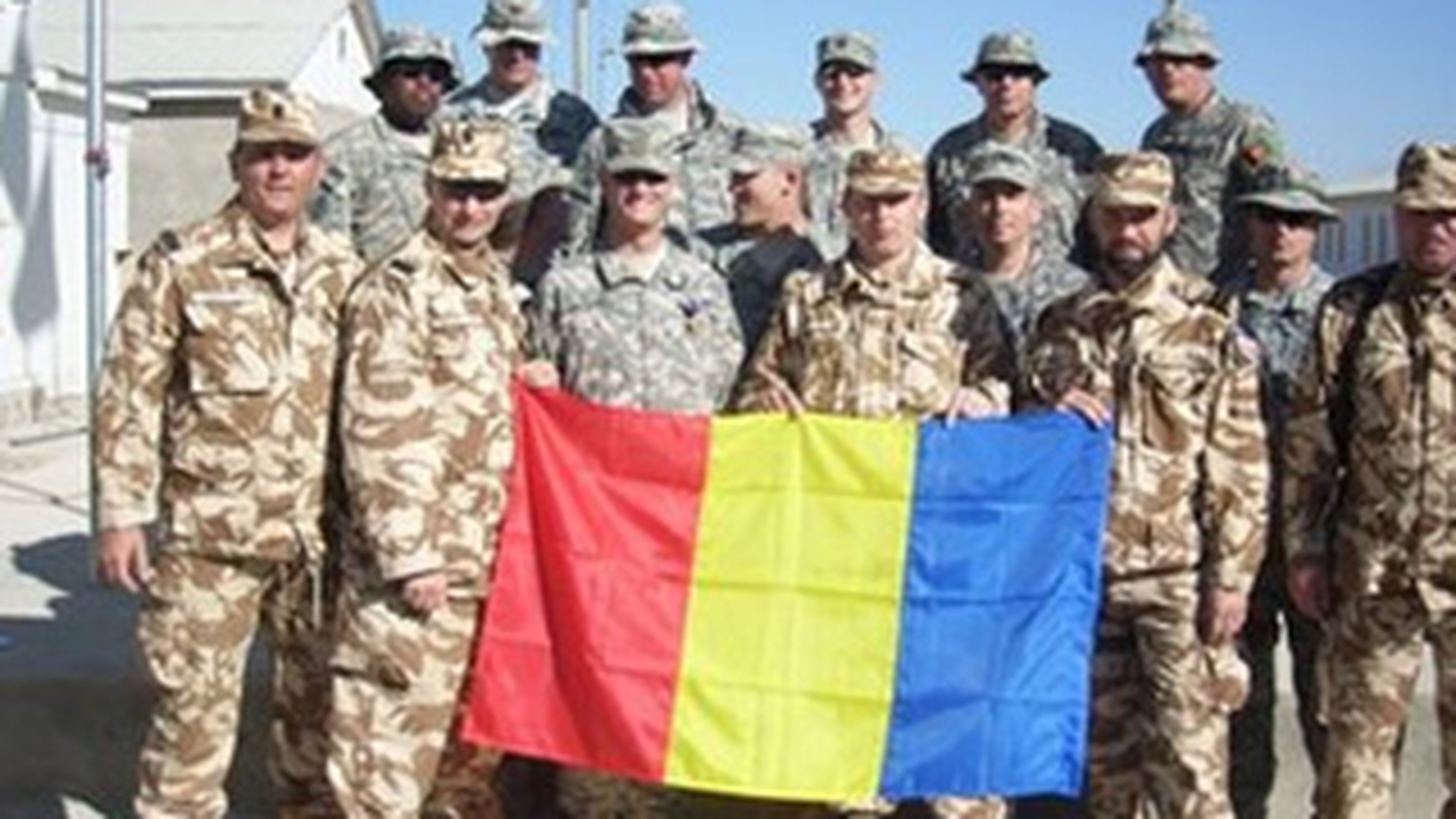 Sicriele cu cei doi militari morti in Afganistan au ajuns in cursul noptii in Bistrita-Nasaud