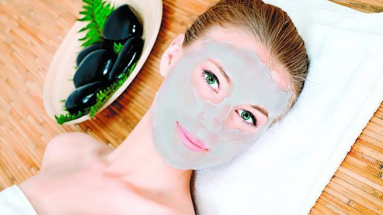 Masca de carbune te scapa de aspectul uleios al tenului