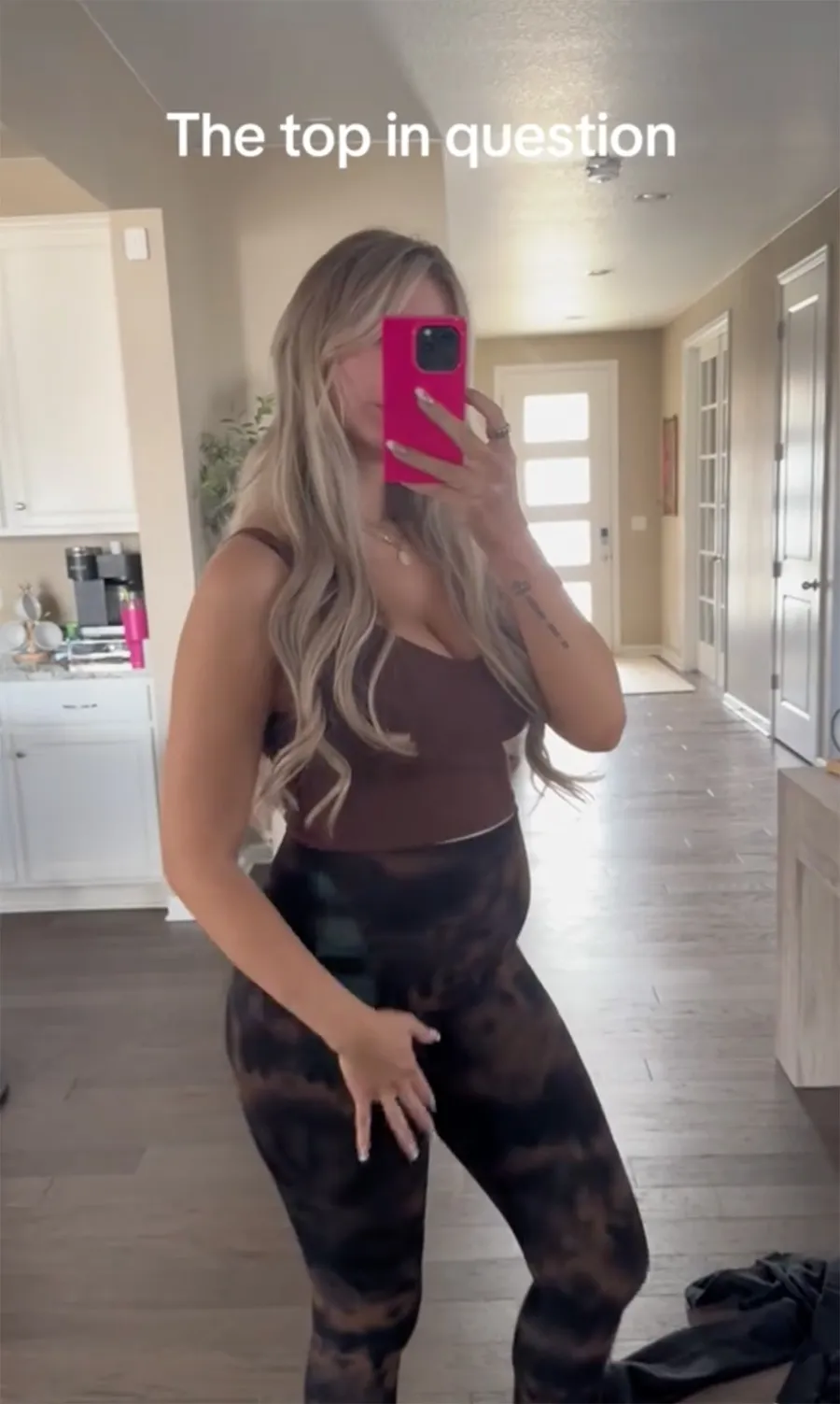 Ținuta purtată de tânără la sala de fitness, de unde a fost dată afară / Foto: TikTok