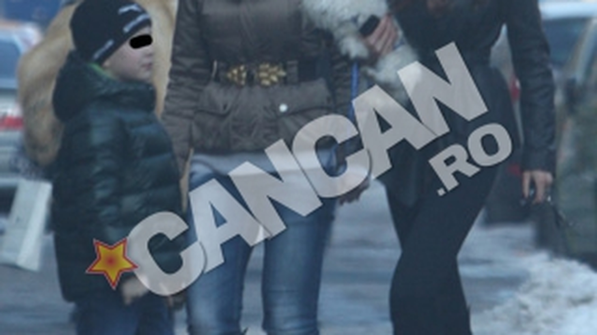 Bianca Dragusanu a iesit la plimbare cu un copil!
