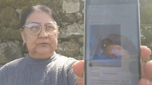 Această româncă a crezut că a dat norocul peste ea când Brad Pitt i-a scris pe TikTok și i-a cerut bani. Cine era "Brad Pitt", de fapt