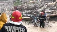 VIDEO. Viitură devastatoare în Argeș: oameni evacuați, gospodării inundate, drumuri blocate. O persoană s-a ales cu fractură deschisă