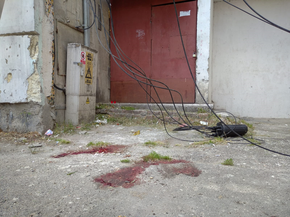 În cădere, trupul a rupt și cablurile din zonă