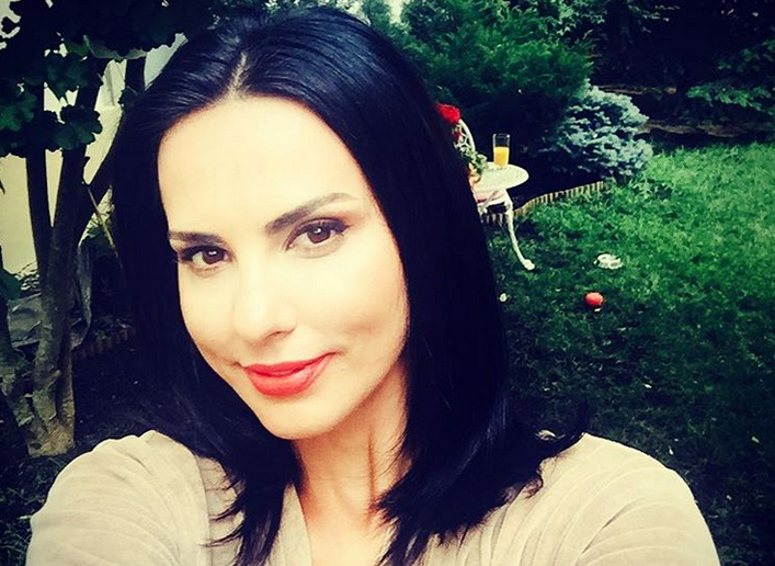 Lavinia Pârva, complet nemachiată! Cum arată cântăreața fără pic de machiaj
