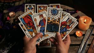 Cartea de Tarot de azi, 16 martie. Șase de Cupe îți răscolește trecutul pentru a aduce echilibrul