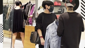 Pandemia nu o sperie pe Patrizia Paglieri! Fosta jurată de la Masterchef s-a relaxat în Mall și chiar și-a dat jos masca!