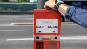 Campania ALEGE ASUMAT UN ORAȘ CURAT se lansează în Constanța! 200 de scrumiere stradale speciale invită fumătorii să aleagă protejarea mediului