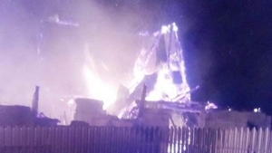 Incendiu devastator în Vrancea, la Negrilești! Patru case ard de trei ore: O gravidă a fost luată cu Salvarea