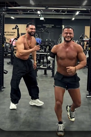 Câte flotări poate face Dorian Popa într-o singură mână? Cine este Michael SOAT, tânărul fără un braț care l-a învățat pe influencer