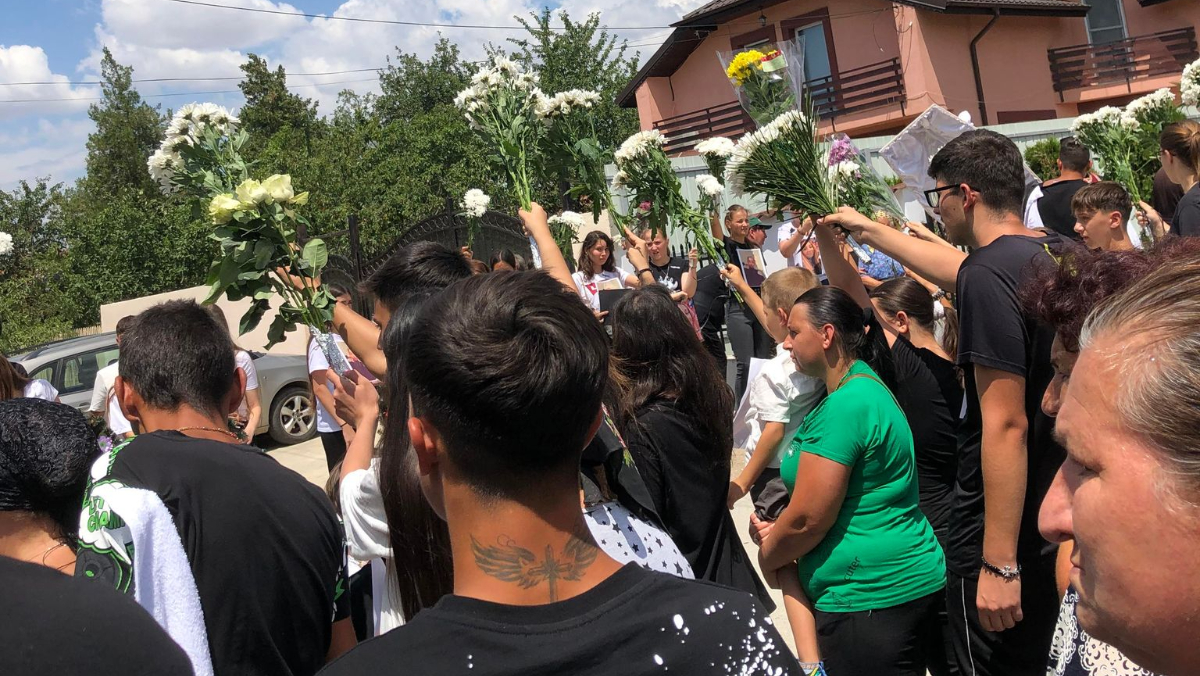 Alexandra a fost condusă pe ultimul drum/ Sursa foto: Captură Kanal D