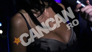 Imagini de colectie cu una dintre cele mai sexy vedete din Romania. Nicoleta Luciu de nerecunoscut in lumina lunii