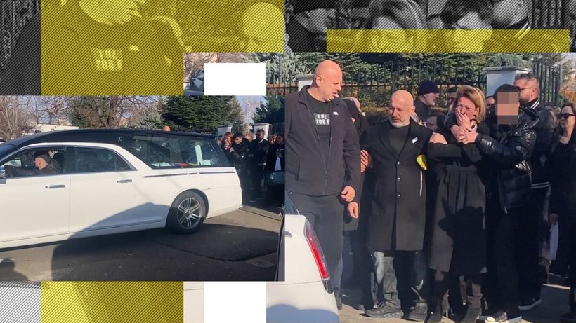 Imagini sfâșietoare! Patronul de la „Ferma Dacilor” își ia adio de la fiul lui