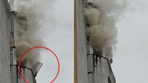 NEWS ALERT! Incendiu violent într-un apartament. Momentul în care pompierii intervin de urgență