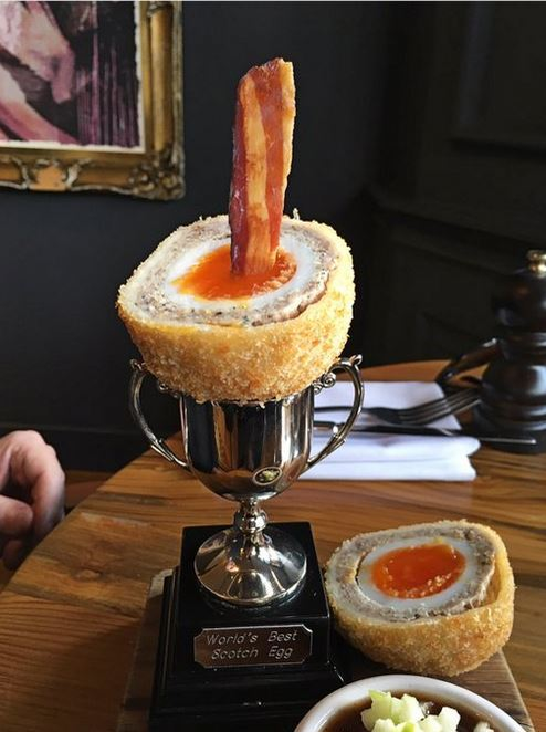 Au încercat să fie inventivi, dar nu prea le-a reuşit Acestea sunt cele mai ridicole feluri de mâncare servite de restaurante în 2016