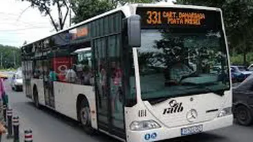 Aparitie de senzatie in autobuzul 331! Au ramas masca cand au vazut cum s-a imbracat aceasta tanara, desi afara erau 10 grade