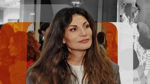 Uluitor! Ioana Ginghină e măritată, dar cererile în căsătorie curg la greu! Și nu e totul... : ”Ce ți-aș pupa corpul ăla al tău!”