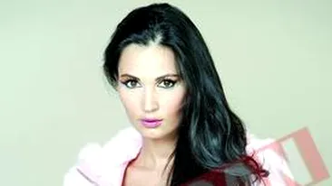 Nicoleta Luciu le dadea dedicatii din Galati