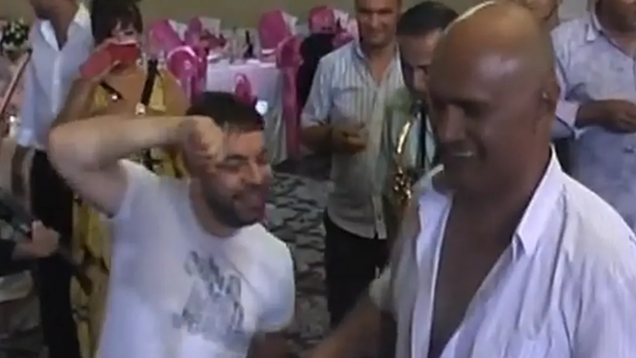 Manelistul a ajuns “la pamant”. Florin Salam a ingenunchiat in fata lui Fane Spoitoru