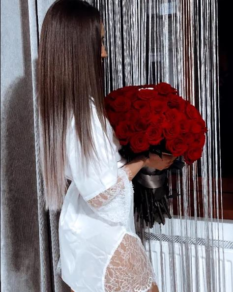Ce bombă-sexy e sora lui Tavi Popescu! „Bunăciunea” nu ratează niciun meci al FCSB-ului | GALERIE FOTO