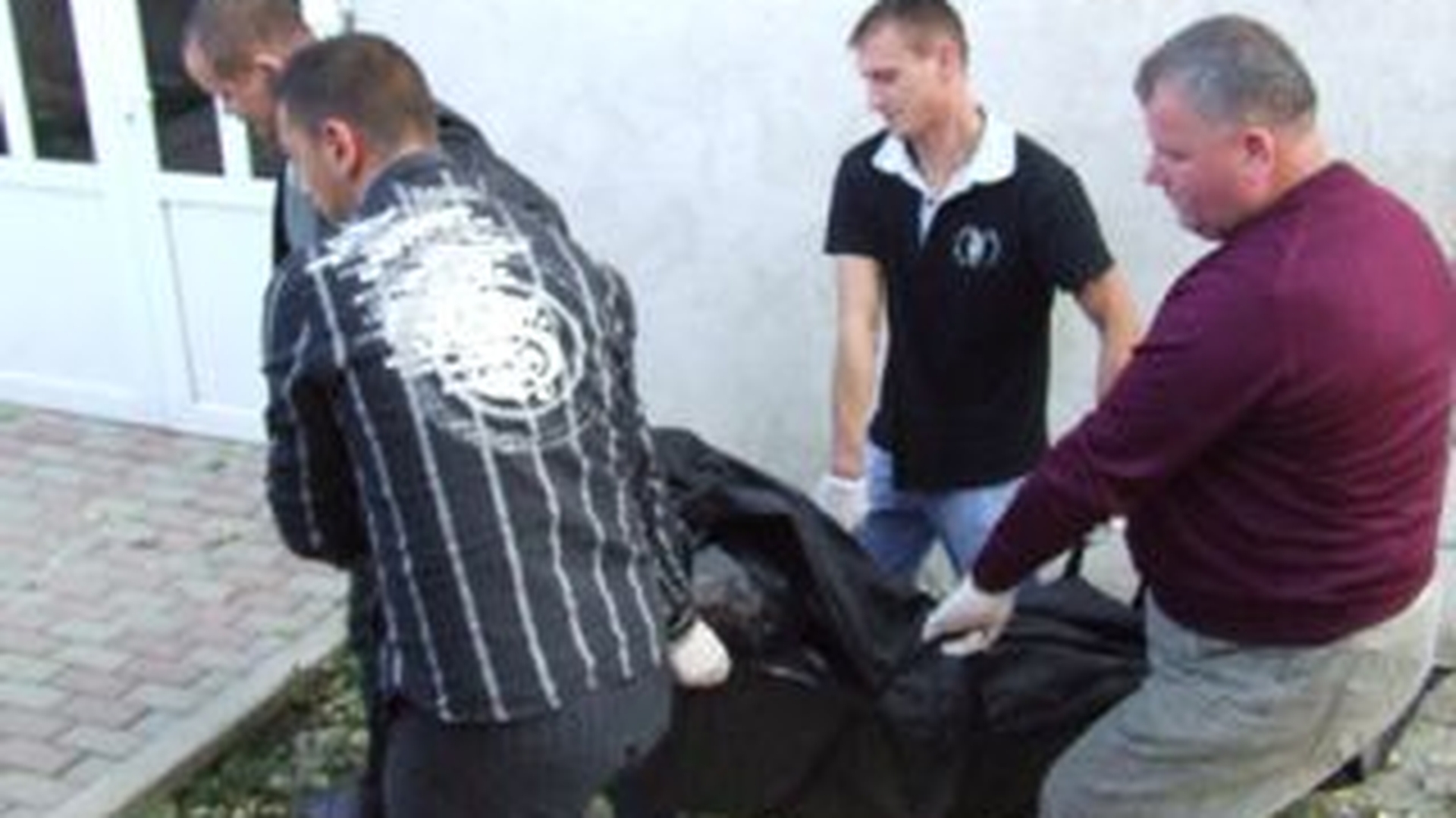 Crima odioasa la Petrosani: si-a ucis sotia in fata propriilor copii!