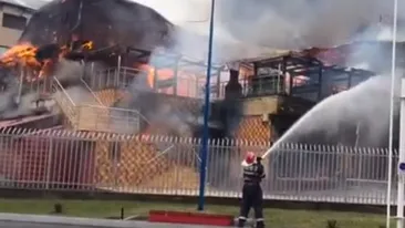 Incendiu violent în Focşani! Se ia în calcul evacuarea locuitorilor din blocurile din apropiere