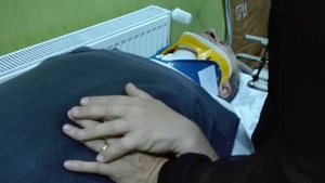Momente dramatice! Un celebru solist a căzut de la 4 metri înălţime şi s-a izbit cu capul de beton