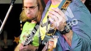 Robert Turcescu si trupa Casa Presei au repetat toata noaptea pentru concertul de maine! Vor sa cante cu Banica si Pocorschi