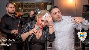 Minodora, cu bani pe frunte! Imagine fabuloasă cu celebra cântăreaţă